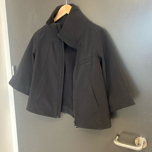 Lululemon size 4 short flair sleeved jacket neoprene feel great condition - Picture 3 of 13